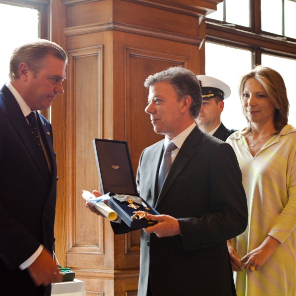 Colombia’s President Santos receives the insigna of the Constantinian Order